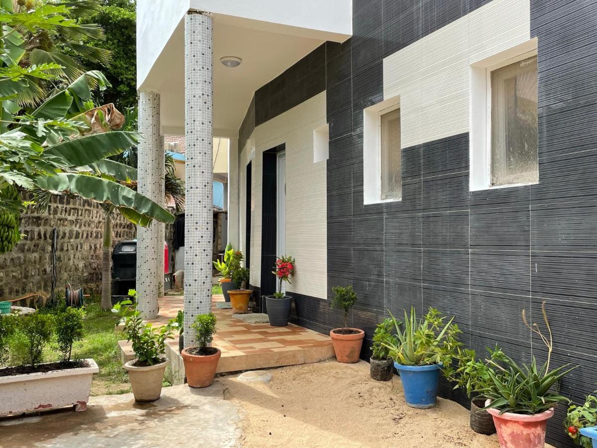 Chez Momar, Surf Trip Apartment Dakar Exterior photo